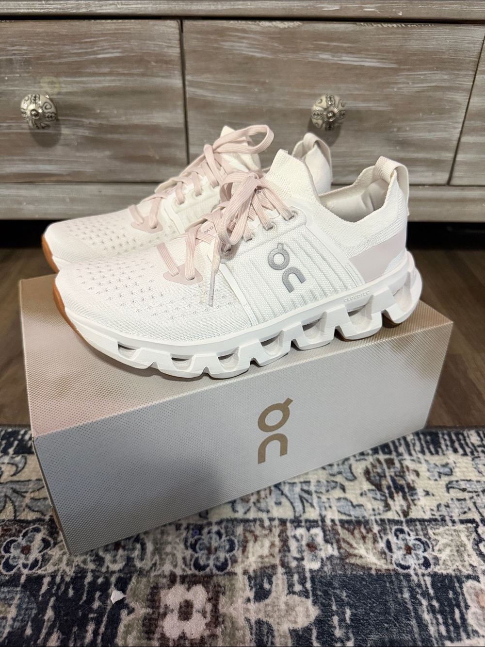 On CloudSwift 4 White/Lily  NEW